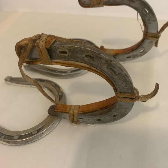 Rustic Silver Horseshoe Decor - Picture 2 of 10